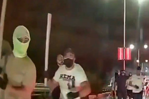 Kibice Lecha Poznań zaatakowani w Serbii. Grupa 200 uzbrojonych kiboli [WIDEO]