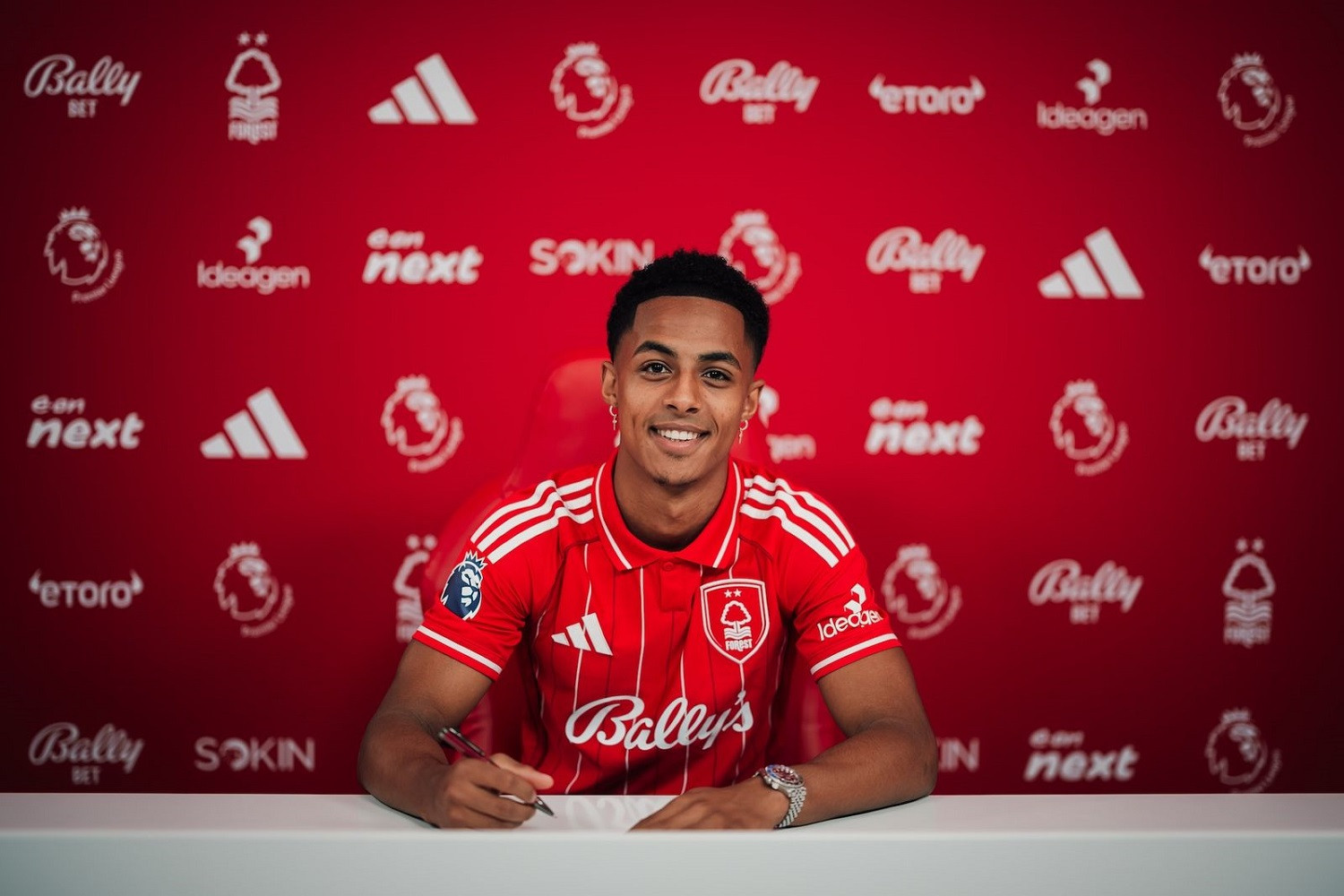 OFICJALNIE: Podwójny rekord transferowy w Anglii. Chelsea z dodatkowym zastrzykiem gotówki