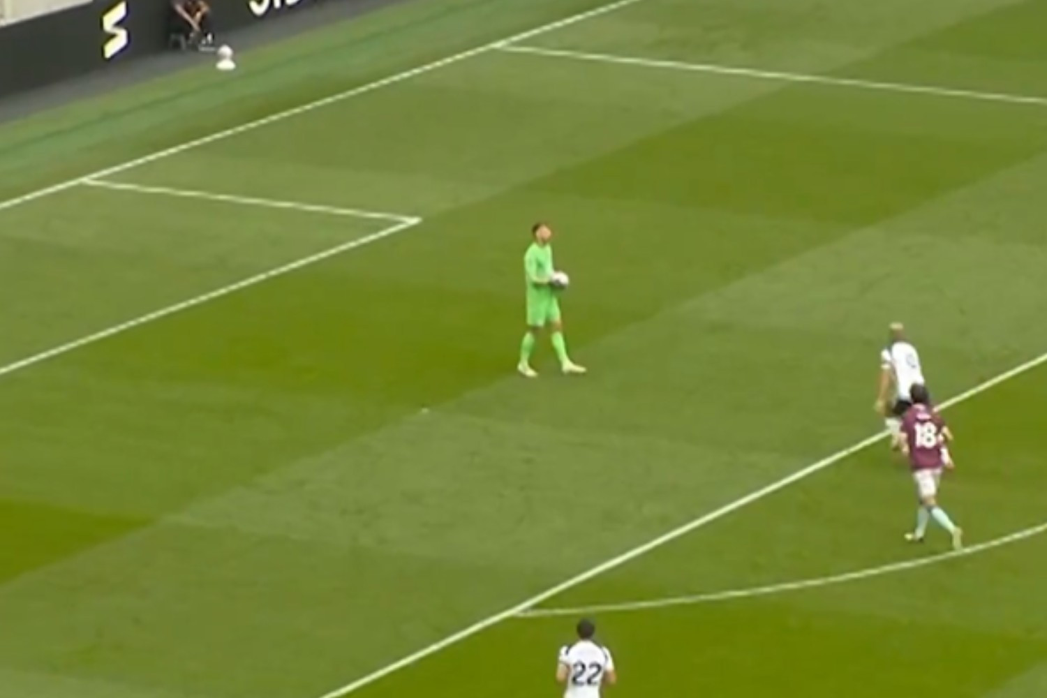 Pierwszy bramkarz ukarany za ośmiosekundowe opóźnianie gry w Premier League [WIDEO]