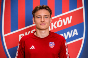 OFICJALNIE: 18-letni stoper na dłużej w Rakowie Częstochowa