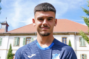 OFICJALNIE: Mógł zastąpić Deana Huijsena lub Jonathana Taha, trafił do Hoffenheim
