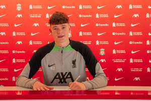 OFICJALNIE: Pomocnik Liverpoolu wypożyczony do Ajaksu Amsterdam