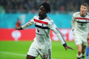 Kobbie Mainoo widzi sukcesy kolegów i dąży do transferu. Ten ruch jest coraz bardziej realny