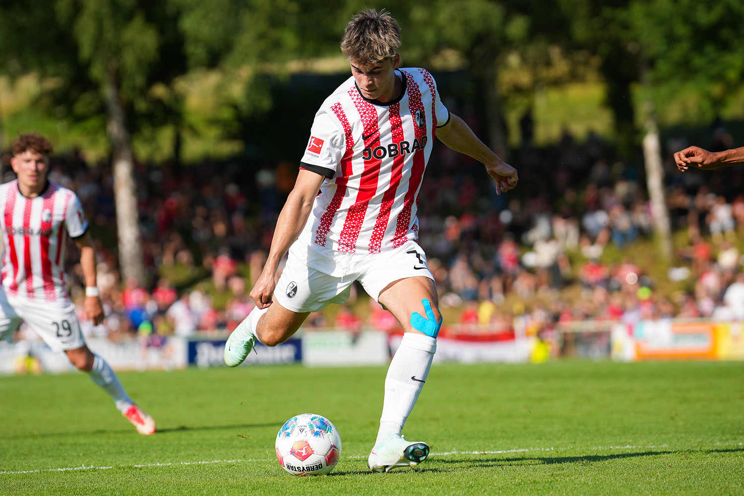 Nowy skrzydłowy łączony z Legią Warszawa. 74 mecze w Bundeslidze