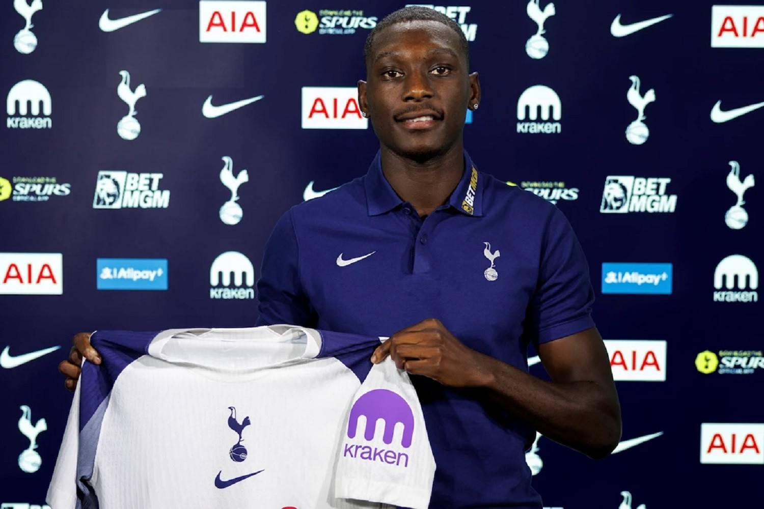 OFICJALNIE: Randal Kolo Muani z miękkim lądowaniem w Premier League