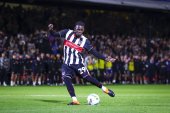OFICJALNIE: Grimsby Town ukarane za występ nieuprawnionego zawodnika w meczu z Manchesterem United. Spóźnili się z rejestracją o... minutę