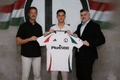 Kacper Urbański ma „dżentelmeńską umowę” z Legią Warszawa. Dariusz Mioduski złożył obietnicę