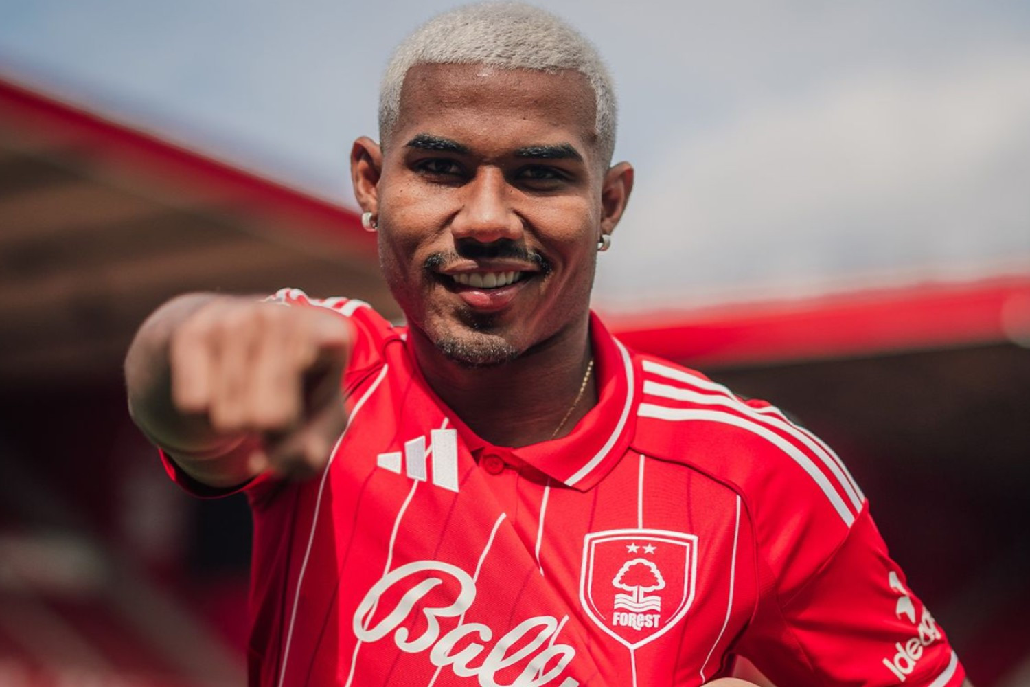 OFICJALNIE: Odszedł z Nottingham Forest ledwie... trzy dni po transferze. Błyskawiczne wypożyczenie