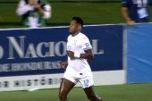 Gwiazdor Lecha Poznań do byłego napastnika Wisły Kraków. „Ekstraklasowa” bramka w eliminacjach Mistrzostw Świata [WIDEO]