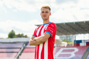 Łączony z Rakowem Częstochowa 20-latek znalazł nowy klub [OFICJALNIE]