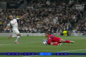 Kuriozalna wpadka debiutanta. Tottenham w szczęśliwych okolicznościach objął prowadzenie [WIDEO]