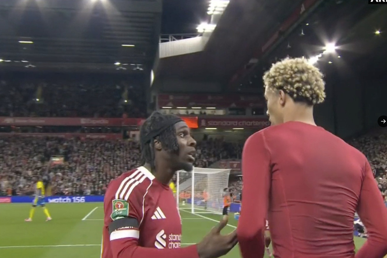 Absurdalna czerwona kartka w meczu Liverpoolu. Co sobie myślał Hugo Ekitike?!