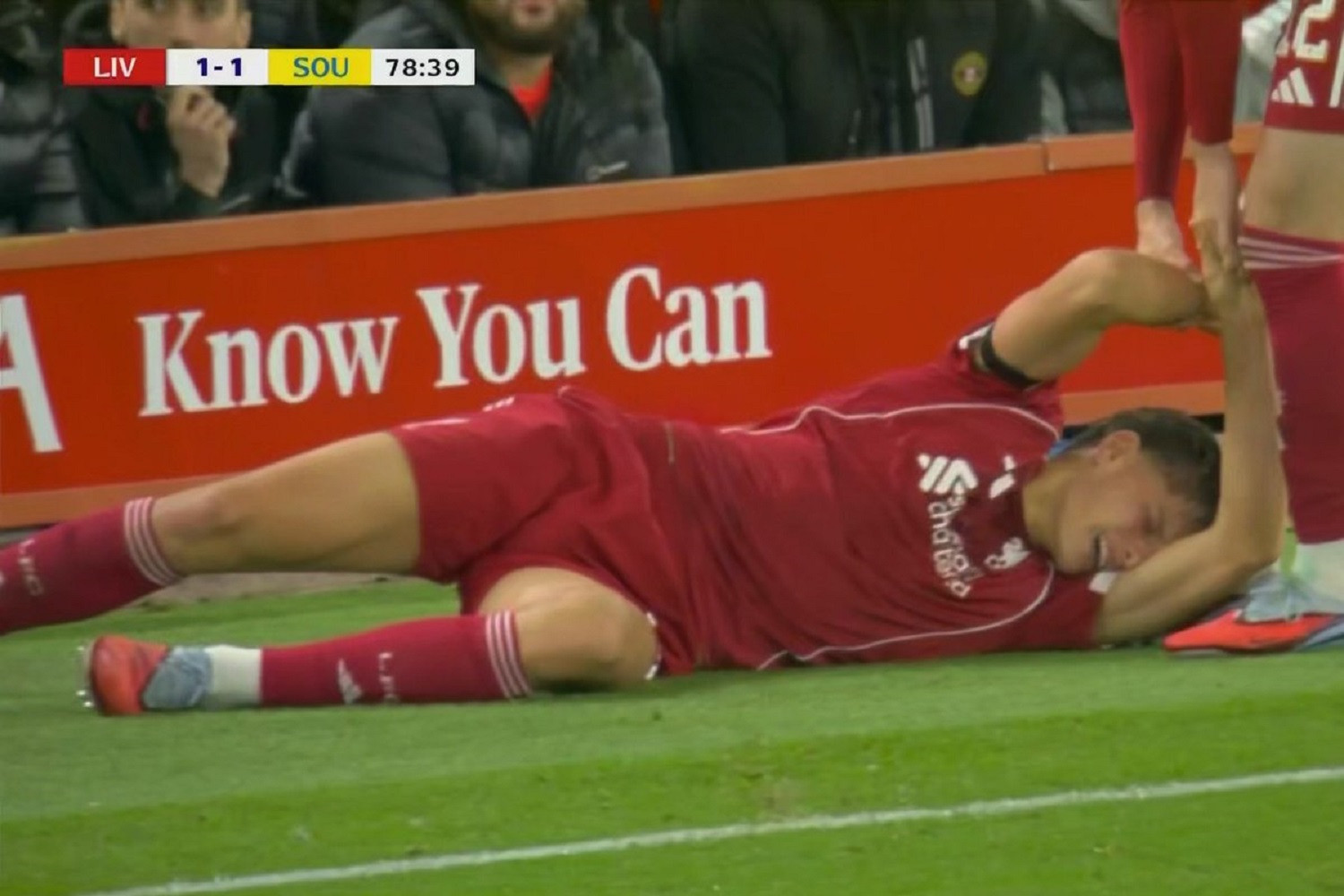 Solidny debiut okupiony... kontuzją. Liverpool czeka na rezultat badań