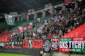 „Po co na boisku grać, lepiej wódę w Pomie chlać”. Kibice GKS-u Tychy z transparentem do dwóch piłkarzy