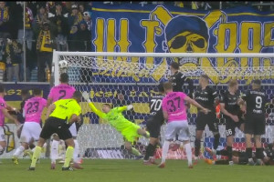 Niechciany w Widzewie Łódź dał przełamanie Arce Gdynia. Kapitalny gol z rzutu wolnego [WIDEO]