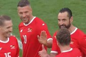 Lukas Podolski „zadebiutował” w reprezentacji Polski [WIDEO]