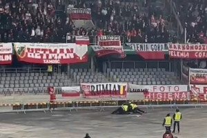 Incydent z udziałem polskiego kibica na stadionie w Kownie [WIDEO]