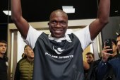 OFICJALNIE: Vincent Aboubakar z szokującym transferem! Przywitany po królewsku [WIDEO]