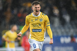 Lech Poznań złożył ofertę za polskiego napastnika. „Sprawa była bardziej skomplikowana”