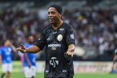 OFICJALNIE: Ronaldinho ponownie zagra w Polsce. Zmierzy się z drużyną Francesco Tottiego