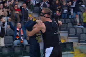 Adam Buksa i Jesper Karlström z premierowymi trafieniami. Podopieczni Kosty Runjaicia wygrywają [WIDEO]