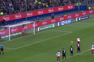 Wielki moment Kamila Grabary. Wybronił Wolfsburgowi zwycięstwo [WIDEO]