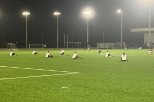 Nie dostawali pensji, więc usiedli na murawie. Oryginalna forma protestu piłkarzy z Gibraltaru [WIDEO]