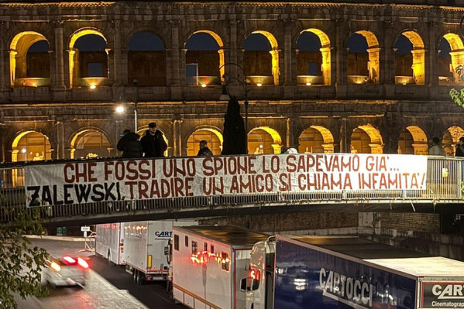 Nicola Zalewski od bohatera do kapusia i zdrajcy. Kibice Romy z wymownym transparentem