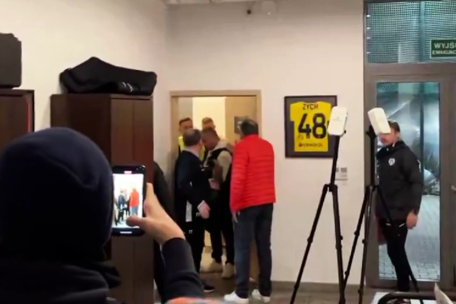 „Dymy” po meczu Pucharu Polski! Trener zapukał do sędziów [WIDEO]