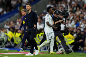 Xabi Alonso ponownie musiał się tłumaczyć. Poszło o… Viníciusa Júniora