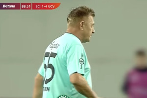 Pasja nie zna wieku. 61-latek wystąpił w meczu pucharowym przeciwko rywalowi Rakowa Częstochowa [WIDEO]