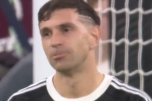 Fatalny błąd Emiliano Martíneza! Liverpool skorzystał z prezentu [WIDEO]