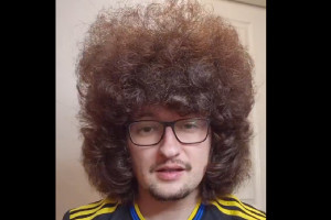 Bujna fryzura zostaje. Kibic Manchesteru United zawiedziony, ale... nie traci nadziei