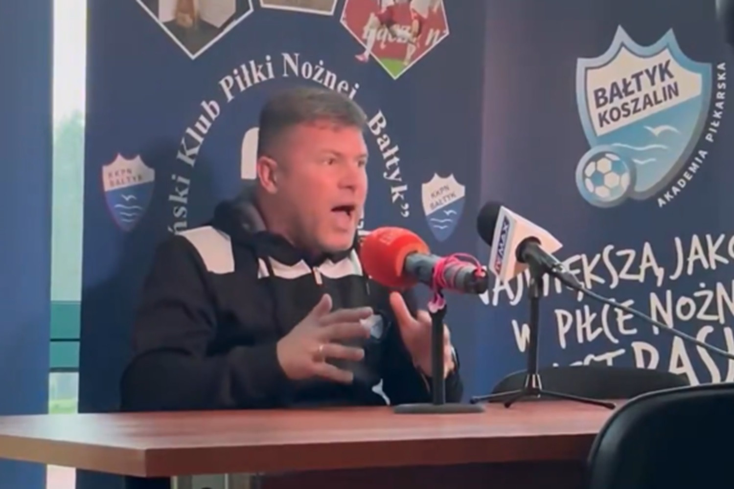 Sędziowski skandal w Koszalinie! Trener gospodarzy wypalił – „Widzieli państwo sami”