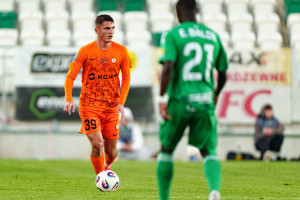 „Jest piłkarzem, którego wkrótce widziałbym w reprezentacji”. Jan Urban zwróci na niego uwagę?