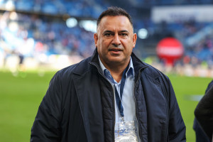 Alex Haditaghi wściekły na piłkarza Pogoni Szczecin. „Obrzydliwy i niesportowy incydent”