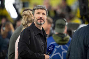 Mark van Bommel odrzucił ofertę uczestnika Ligi Europy. Ujawniono zaskakujący powód