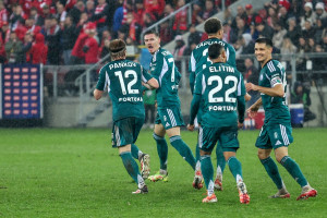 Były trener Legii Warszawa zjawi się na jej meczu. Widzi zwycięstwo polskiej drużyny