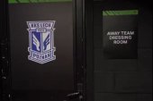 Lech Poznań pokazał szatnię Rayo Vallecano. „Nie da się światła włączyć” [WIDEO]
