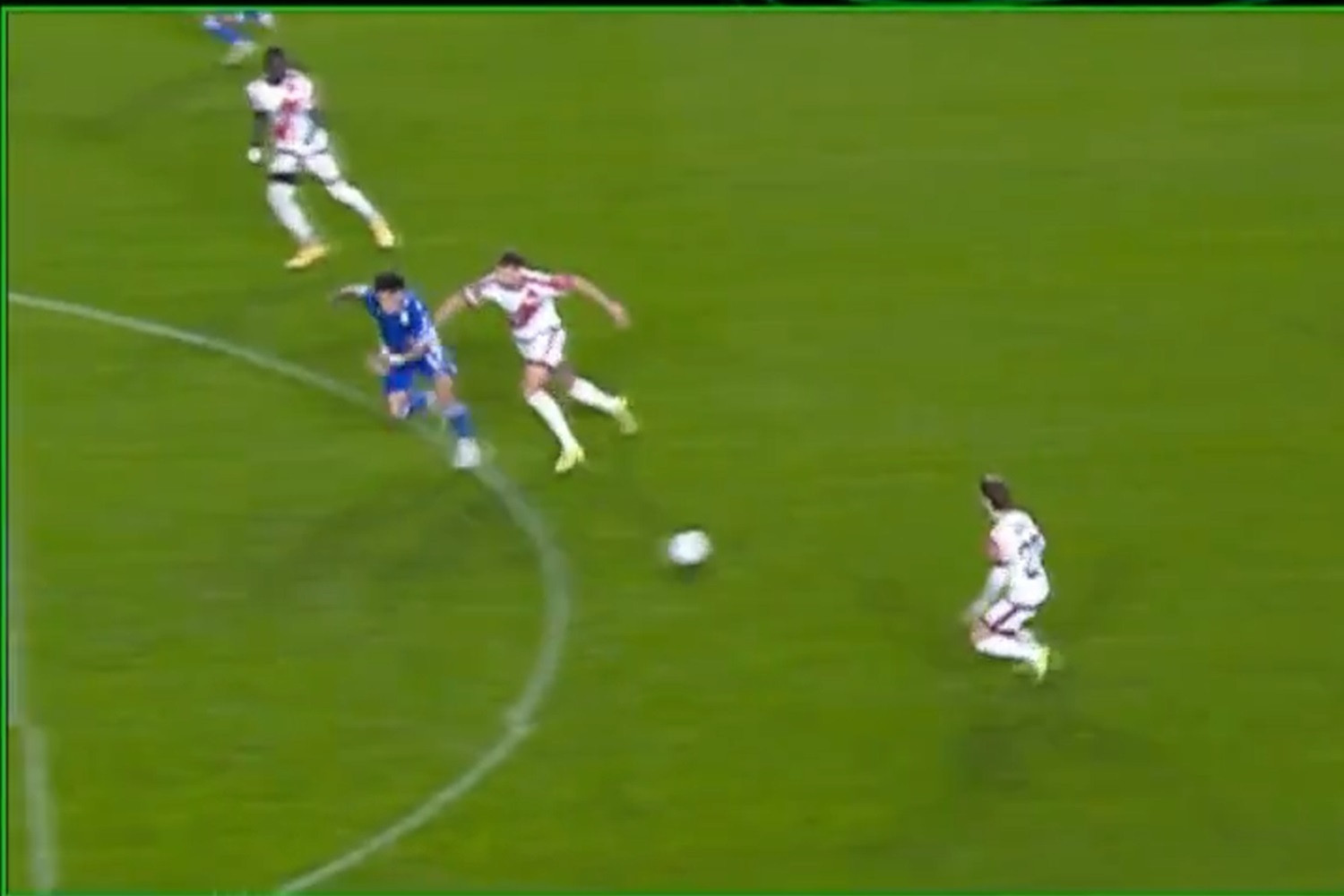 W tej sytuacji sędzia nie pokazał czerwonej kartki przeciwnikowi Lecha Poznań [WIDEO]