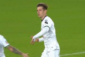 Łukasz Łakomy z drugim golem na przestrzeni tygodnia. Soczyste uderzenie [WIDEO]