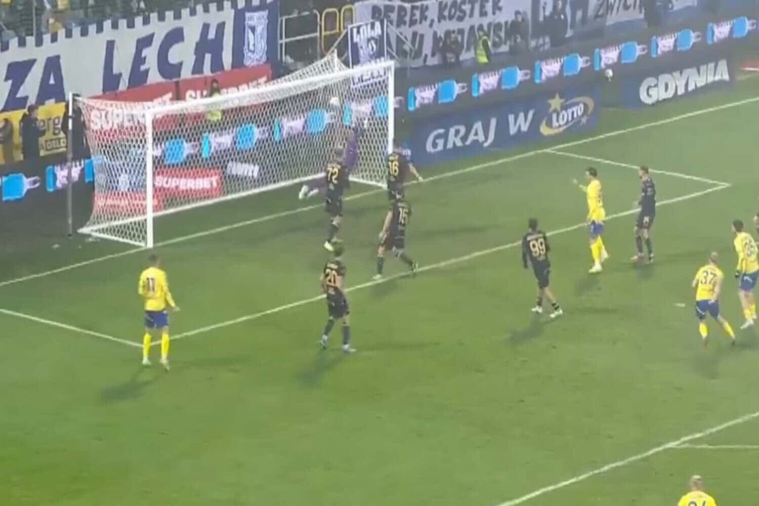 Kłopoty Lecha Poznań! Dwie żółte kartki w 120 sekund i stracone gole [WIDEO]