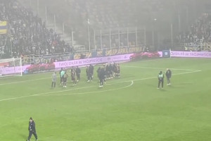 Tak kibice Lecha Poznań zareagowali na porażkę z Arką Gdynia. „Rozmowa wychowawcza” [WIDEO]