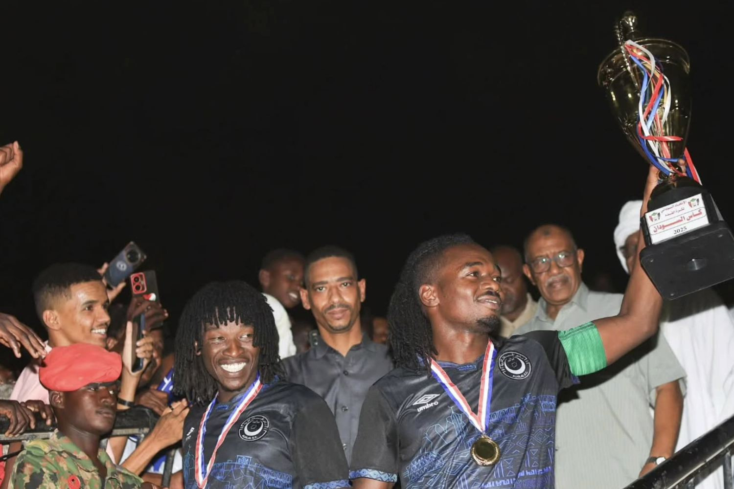 Jeden klub, trzy państwa, dwie ligi – wyjątkowa przeprawa 31-krotnego mistrza kraju będącego na wygnaniu