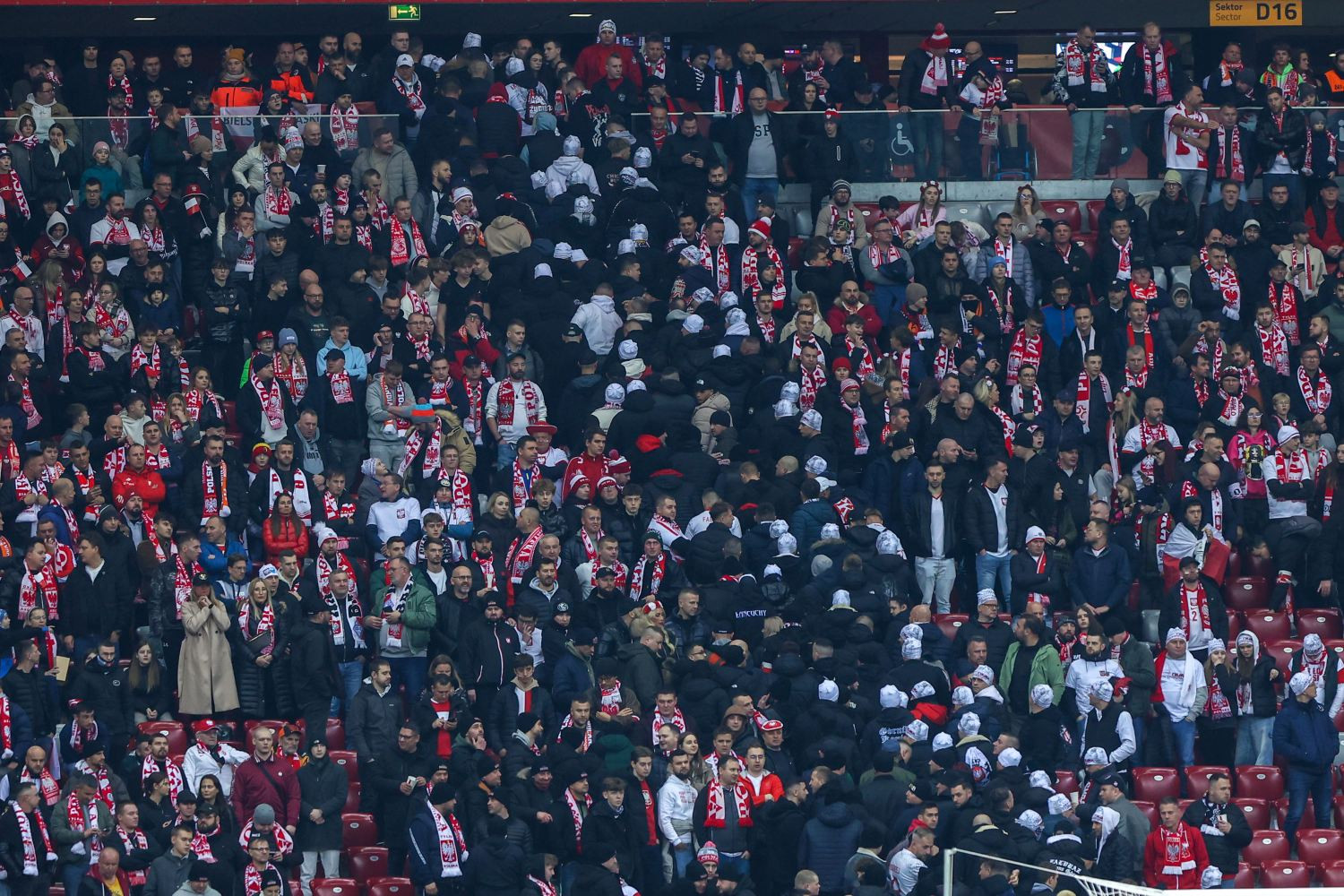 „Jeśli dogadacie się z kibolami, to was zniszczymy”. Ważna wiadomość po meczu Polska - Holandia