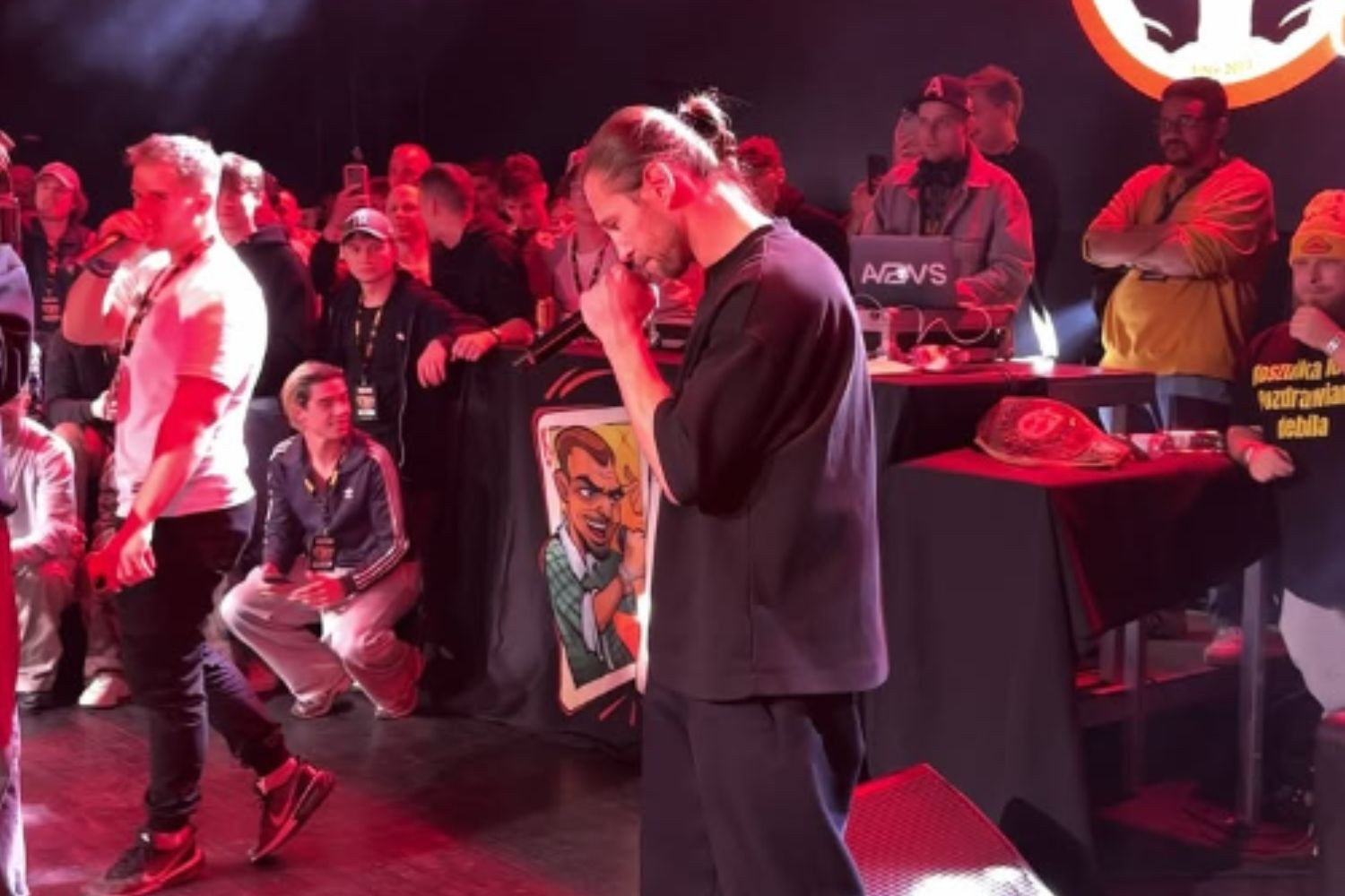 Show Grzegorza Krychowiaka na scenie. Zaczął rapować o Michale Probierzu i Macie [WIDEO]