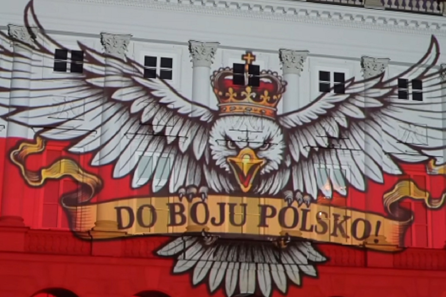 Oprawa niewpuszczona na mecz z Holandią została wyświetlona na Pałacu Prezydenckim [WIDEO]