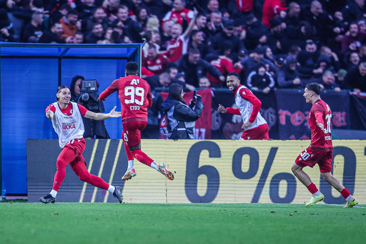 Kluby z Ekstraklasy powinny zwrócić na niego uwagę?! Jest czołowym pomocnikiem ligi, ma niską klauzulę wykupu