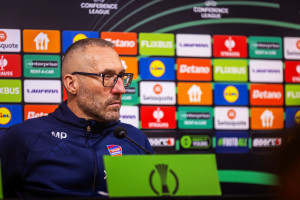 Marek Papszun na językach. „Zachowanie mało lojalne”; „Wywiera ogromną presję”; „Genialny przykład negocjacji prowadzonych za pomocą mediów”