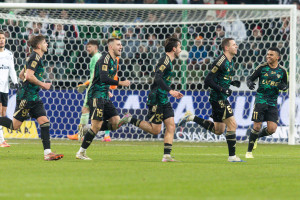 Legia Warszawa znów bez zwycięstwa w Ekstraklasie [WIDEO]. Już tylko dwa punkty przewagi nad strefą spadkową